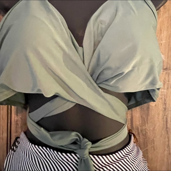 NWOT Women’s 2pc swimsuit size XL - Picture 2 of 4